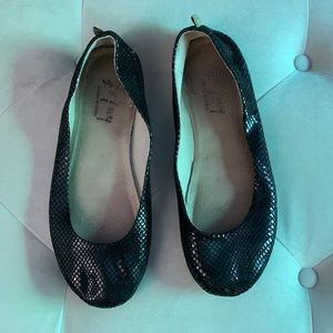 Hulsf black flats (size 10)
